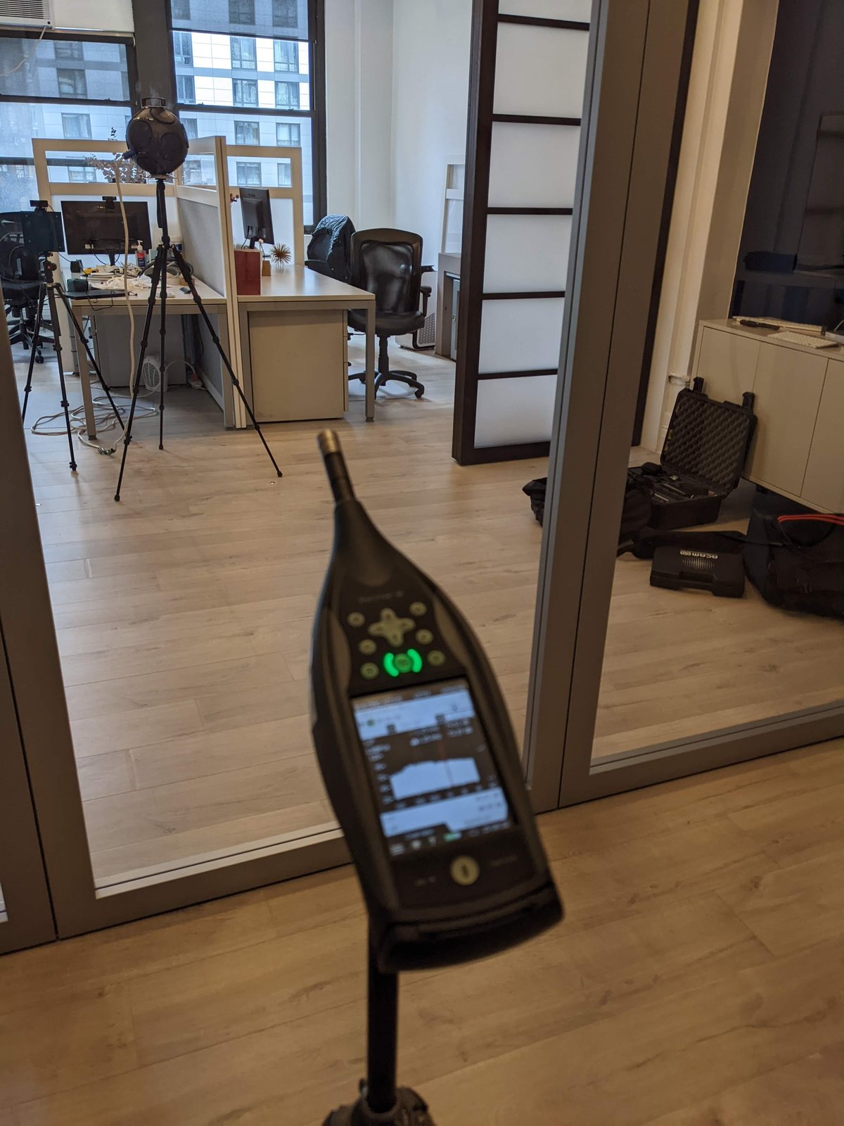 Field sound isolation testing at an interior door